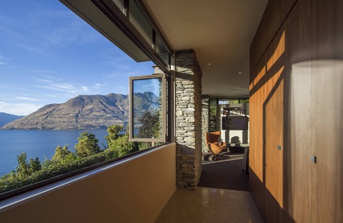 Fernhill Casa | Casa moderna con sauna privada, piscina de spa privada, sala de juegos y vista al lago
