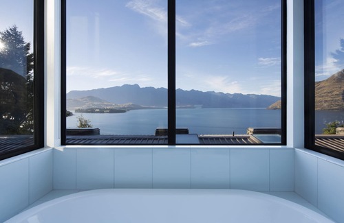 Fernhill Casa | Casa moderna con sauna privada, piscina de spa privada, sala de juegos y vista al lago
