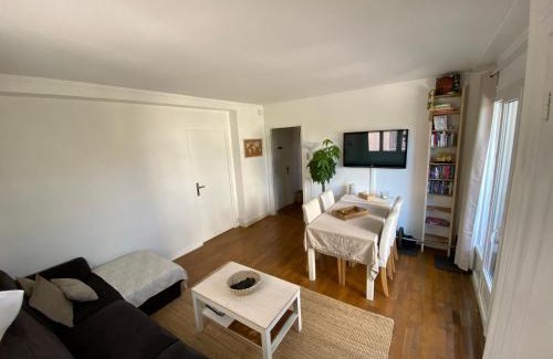 Sainte-Therese-Demi-Lune Apartamento | Belle Appartement lumineux avec balcon plein centre .