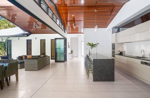 Palm Cove Casa | Belle Escapes 58 Ocean Dr Palm Cove