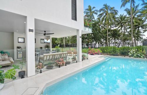 Palm Cove Casa | Belle Escapes Beach Manor
