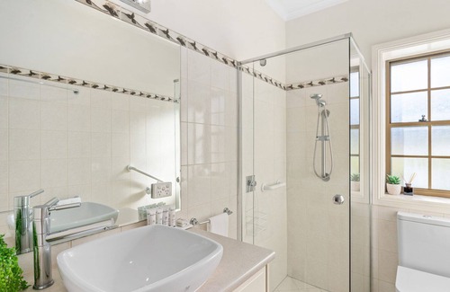 Glenelg South Cabaña | Belle Escapes - Cozy Cottage at the Bay