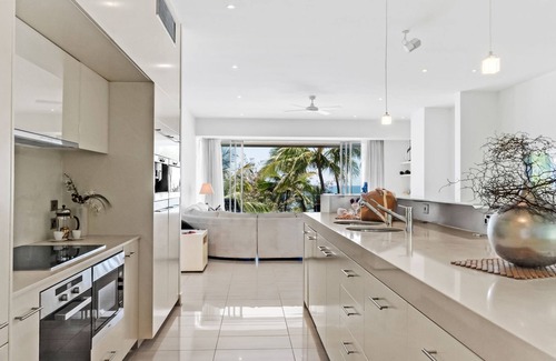 Palm Cove Apartamento | Belle Escapes Daydream at Drift Beachfront