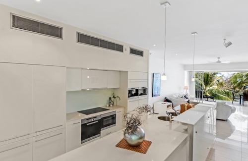 Palm Cove Apartamento | Belle Escapes Daydream at Drift Beachfront