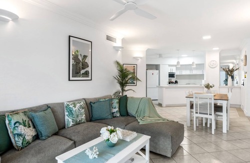 Trinity Beach Apartamento | Belle Escapes Seashells on the Beach