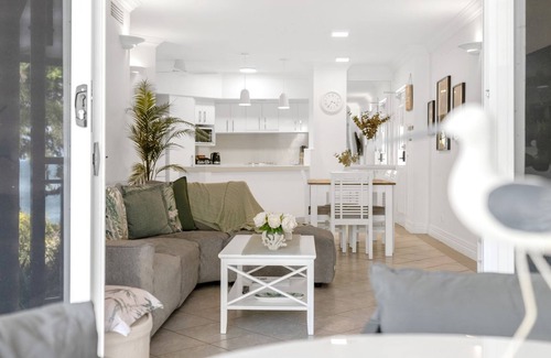 Trinity Beach Apartamento | Belle Escapes Seashells on the Beach
