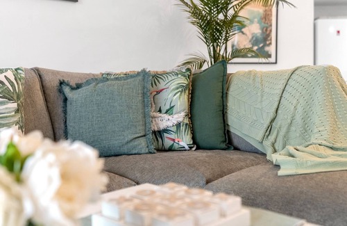 Trinity Beach Apartamento | Belle Escapes Seashells on the Beach