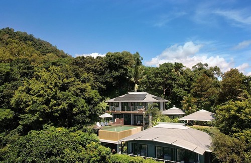 Trinity Beach Casa | Belle Escapes Trinity Blue Oceanview Home