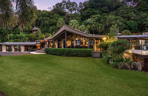 Trinity Beach Casa | Belle Escapes Trinity Beach Palace Luxury Estate