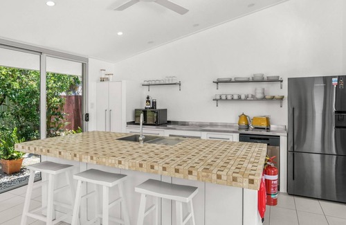 Trinity Beach Casa | Belle Escapes Villa Rosa just minutes to Trinity Beach