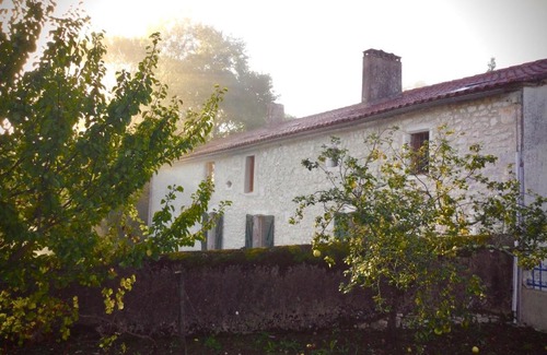 Savignac-de-Duras Cama Y Desayuno | Belle et spacieuse chambre d’hôtes avec piscine