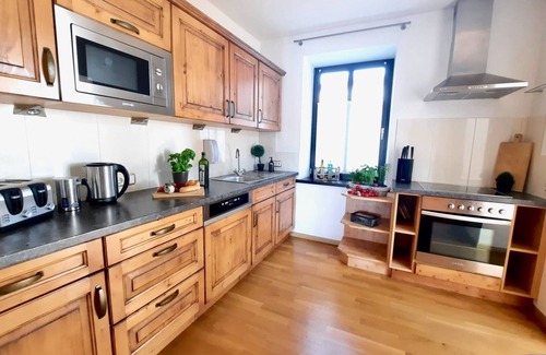 Kitzbuehel Casa | Belle Kitz urban villa for 11 with sauna & garden