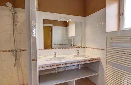 Chalain-le-Comtal Casa | Belle maison de campagne avec piscine, 4 chambres, jardin et terrasse près de Montbrison - FR-1-496-48