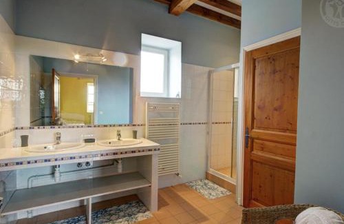 Chalain-le-Comtal Casa | Belle maison de campagne avec piscine, 4 chambres, jardin et terrasse près de Montbrison - FR-1-496-48