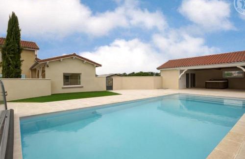Chalain-le-Comtal Casa | Belle maison de campagne avec piscine, 4 chambres, jardin et terrasse près de Montbrison - FR-1-496-48