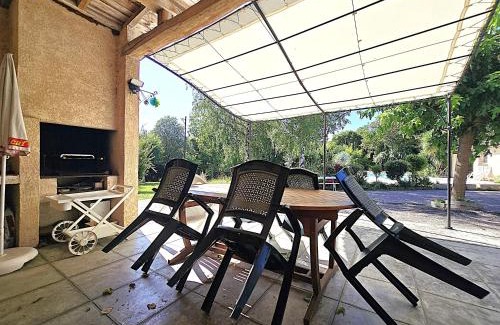 Mas-Grenier Casa | Belle maison Mas Grenier - 14 personnes - 11 lits - Piscine privée - Grand jardin - Jeux enfants - Parking gratuit sur place