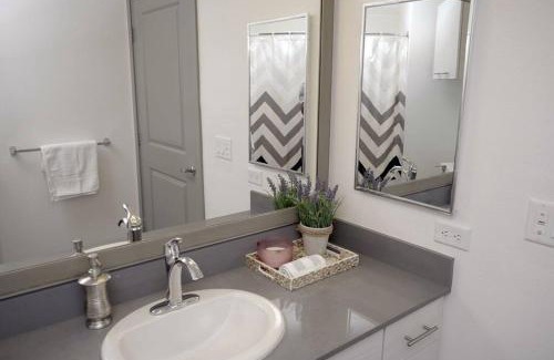 Southwest Anaheim Apartamento | Belle Suite -8mins from Disney, Centrally Located!