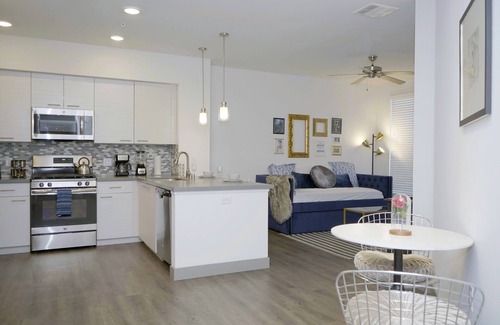 Southwest Anaheim Apartamento | Belle Suite -8mins from Disney, Centrally Located!