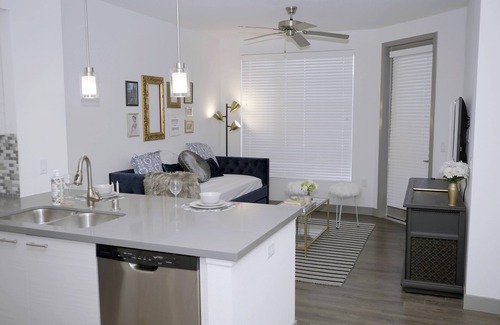 Southwest Anaheim Apartamento | Belle Suite -8mins from Disney, Centrally Located!