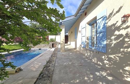 Fronton Casa | Belle Villa au cœur du frontonnais - Cœur de village - Piscine, jardin et terrasses privés - Climatisation - 8 personnes - 5 lits