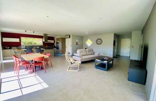 Biscarrosse Villa | Belle Villa Contemporaine avec Piscine pour 7 personne à Biscarrosse dans quartier calme (211)