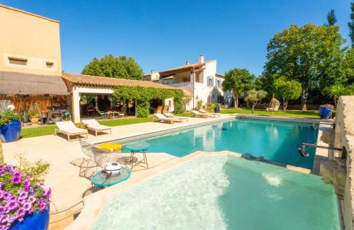 Grans Casa | Belle villa provençale et dépendances dans un domaine de 2 Ha piscine, sauna, balnéo