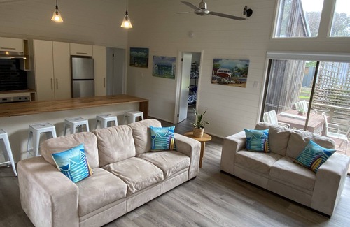 Smiths Beach Casa | Belle Vue on Beachcomber- less than 50m to the beach-2 minute walk to the beach