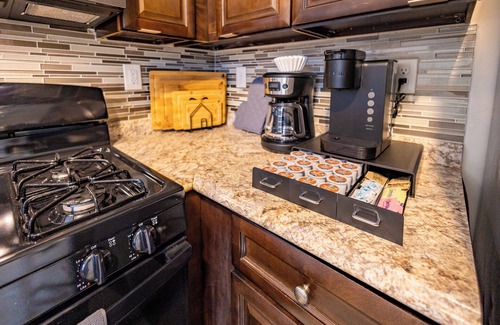 Forest Hill Apartamento | Belleville 3 Bed, Pets OK, Parking, Laundry, Fenced-In Yard, Fire Pit