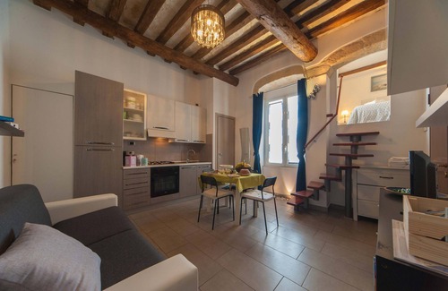 Trani Casa | Belleville Holiday Home - a tiro de piedra de la Catedral