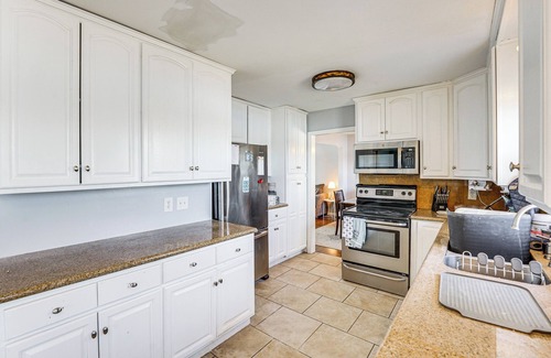 Belleville Casa | Belleville Lake House w/ Fire Pit & Patio!