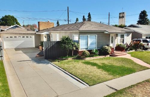 South of Conant Casa | Bellflower Breeze - Charming 3 BDR in Long Beach