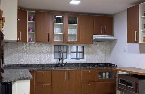 Canela Casa | Belli House casa ideal para família. 9 hóspedes 3 quartos 7 camas 2 banheiros