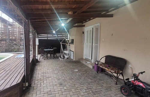 Canela Casa | Belli House casa ideal para família. 9 hóspedes 3 quartos 7 camas 2 banheiros