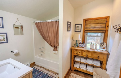 Fort Collins Otro | Bellvue Hideaway: Adventure & Calm Near Fort Collins!