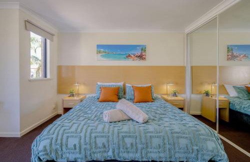 Belmont Casa | Belmont Comfort - Central and Light-filled Stay