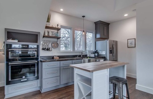 Historic Waverly Casa | Cozy Loft - Steps to 12th South and Belmont