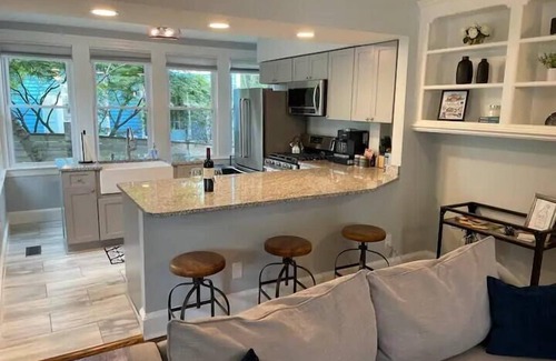 Belmont Casa | BelmontBNB*Modern*Luxury*near UVA/wineries*walk2DT