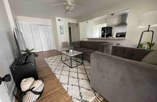 Belmont Casa | BelmontBNB*Modern*Luxury*near UVA/wineries*walk2DT