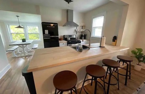 Belmont Casa | BelmontBNB*Modern*Luxury*near UVA/wineries*walk2DT