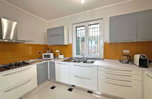 La Spezia Apartamento | BELVEDERE Apt 10p by VILLASRETREATS, A/C, Jacuzzi with Seaview, near 5 Terre