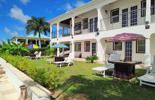 Dickenson Bay Apartamento | Belvedere Holiday Home
