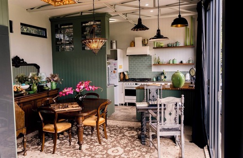 Numinbah Valley Cabina | Belvedere Summer House Gold Coast Hinterland STAY PLAY EAT RELAX REPEAT