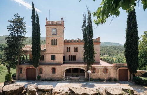 Castellnou de Bages Cabaña | Moderna casa de vacaciones cerca del bosque