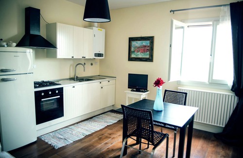 Passano Apartamento | Apartamento moderno en Coriano Italia con piscina