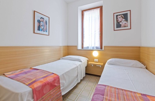 Frader Casa | Residencia en el lago Garda con piscina y jardín, posición panorámica