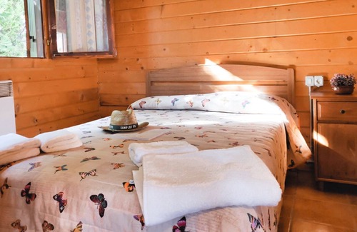 Prades Casa | Perfectp bungalow con una terraza, rodeado de montañas