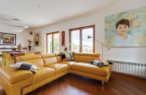 Campobasso Apartamento | Elegante apartamento en Campobasso cerca del bosque