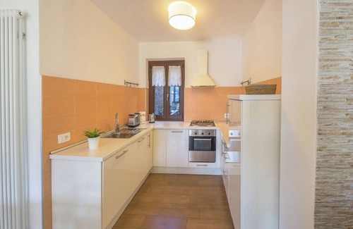 Val Maria-Pur Casa | Belvilla by OYO Lake-view Holiday Home with Garden