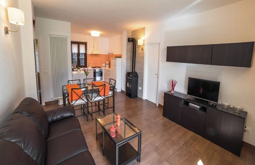 Val Maria-Pur Casa | Belvilla by OYO Lake-view Holiday Home with Garden