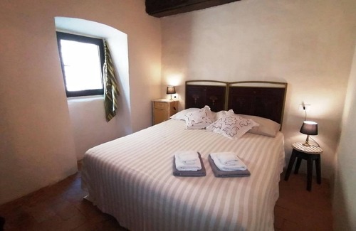San Godenzo Casa | Apartamento independiente en un pueblo antiguo, con piscina